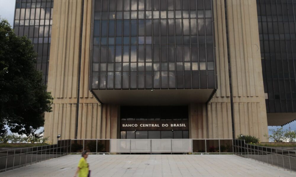 contas-publicas-tem-deficit-de-r$-48,7-bilhoes-em-fevereiro