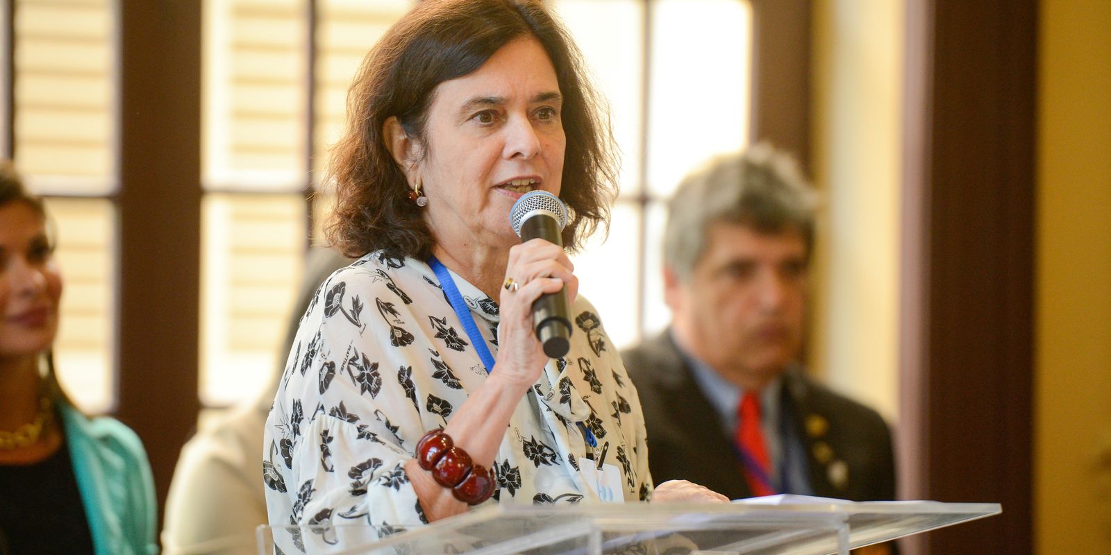 ministra-nao-comenta-decisao-sobre-aborto,-mas-garante-acolhimento