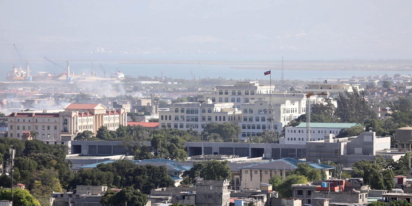 cidade-sitiada:-brasileiro-e-haitiano-contam-rotina-em-porto-principe