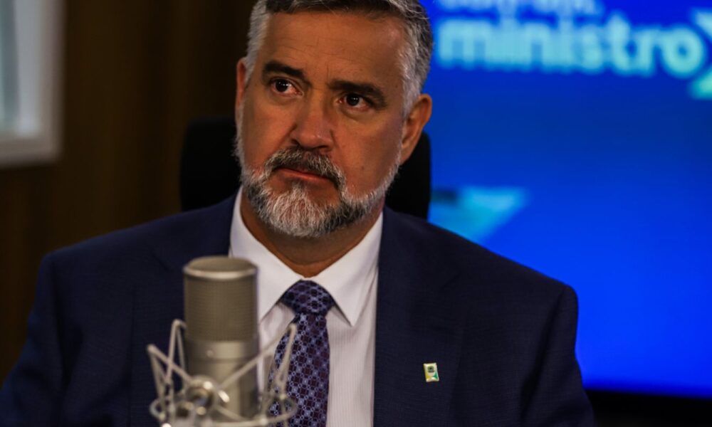 “maior-catastrofe-meteorologica-da-historia-do-rs”,-diz-ministro