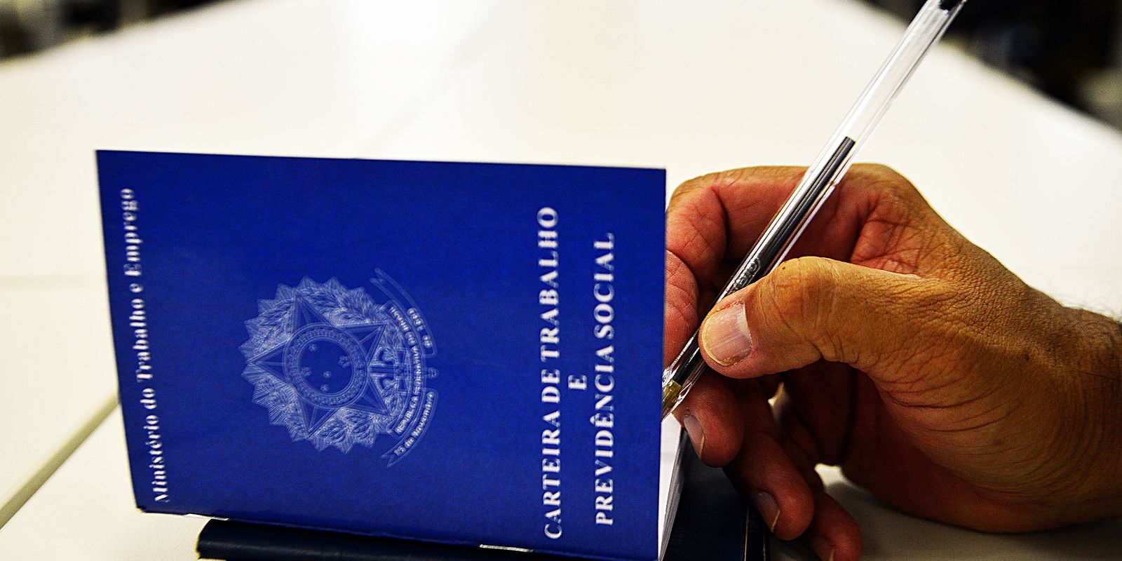 taxa-de-desemprego-fica-em-7,9%;-indice-e-o-menor-em-10-anos