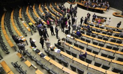 mirando-mst,-camara-aprova-projeto-que-pune-ocupacoes-de-terras