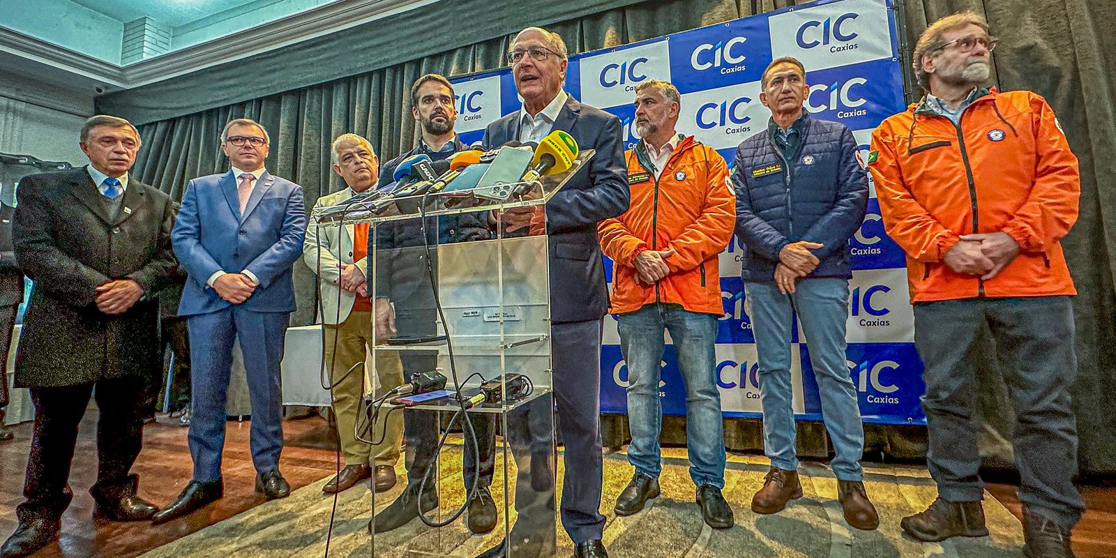 chuvas:-mp-do-auxilio-a-empresas-do-rs-deve-sair-na-terca,-diz-alckmin