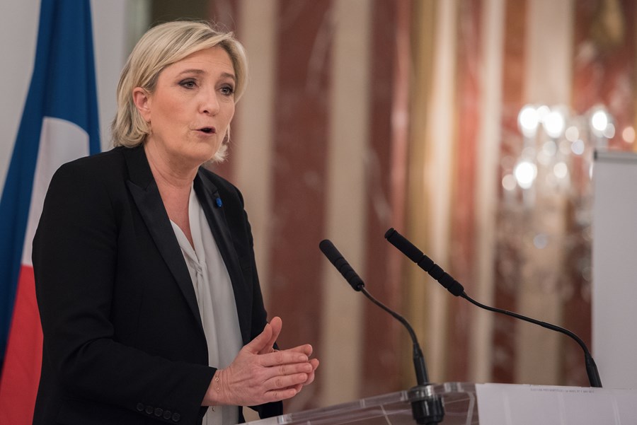 le-pen-chama-eleicao-de-historica-e-aprova-dissolucao-do-parlamento-frances
