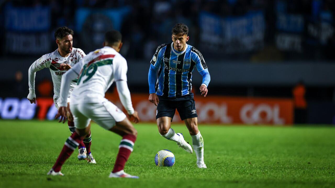 em-previa-da-libertadores,-gremio-vence-e-afunda-fluminense-na-lanterna-do-brasileirao