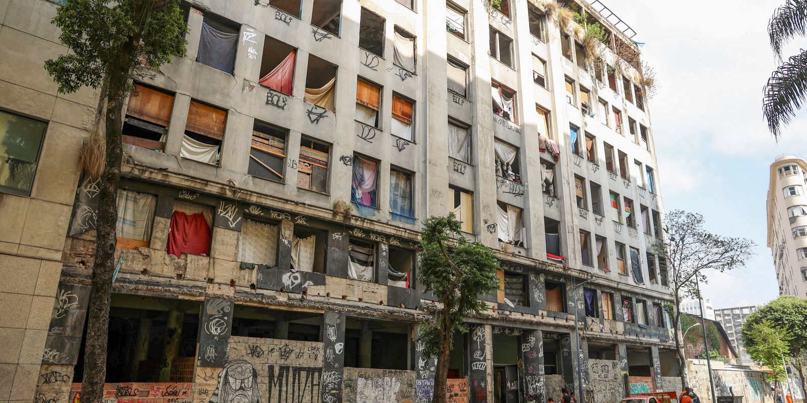 cerca-de-2,4-mil-familias-ocupam-imoveis-abandonados-no-centro-do-rio
