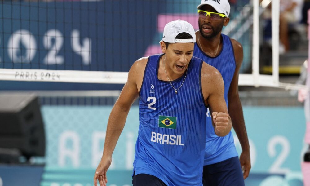 volei-de-praia:-evandro-e-arthur-avancam-para-as-oitavas-em-paris