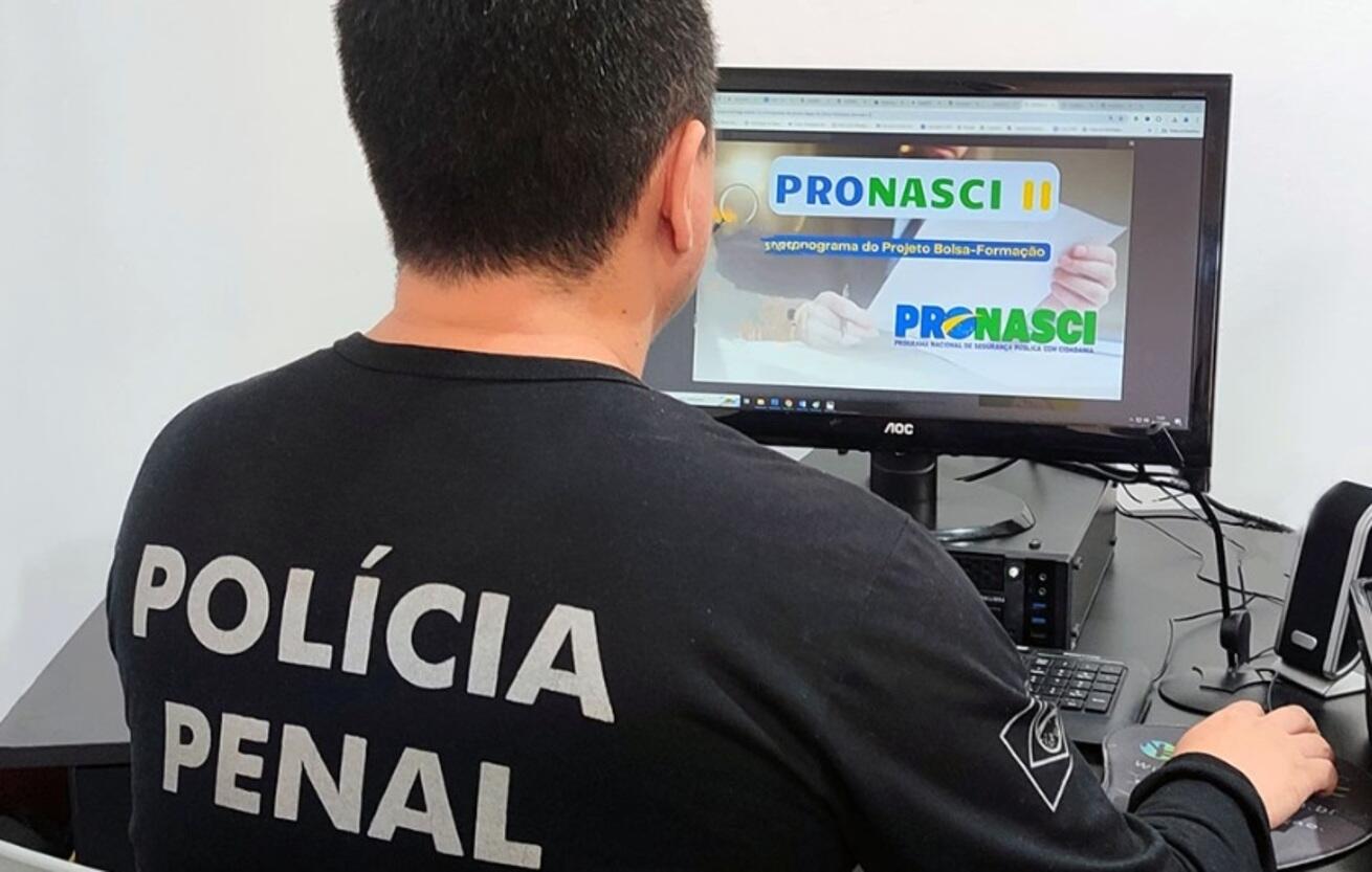 ministerio-da-justica-anuncia-bolsa-formacao-com-7,7-mil-vagas-destinadas-a-policiais-penais