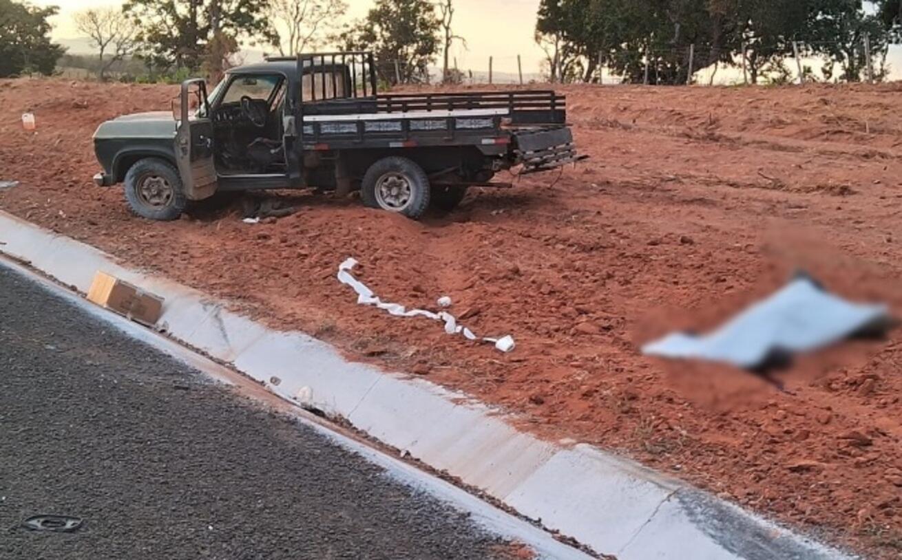 motorista-morre-ao-ser-lancado-em-colisao-de-caminhonetes-na-br-359