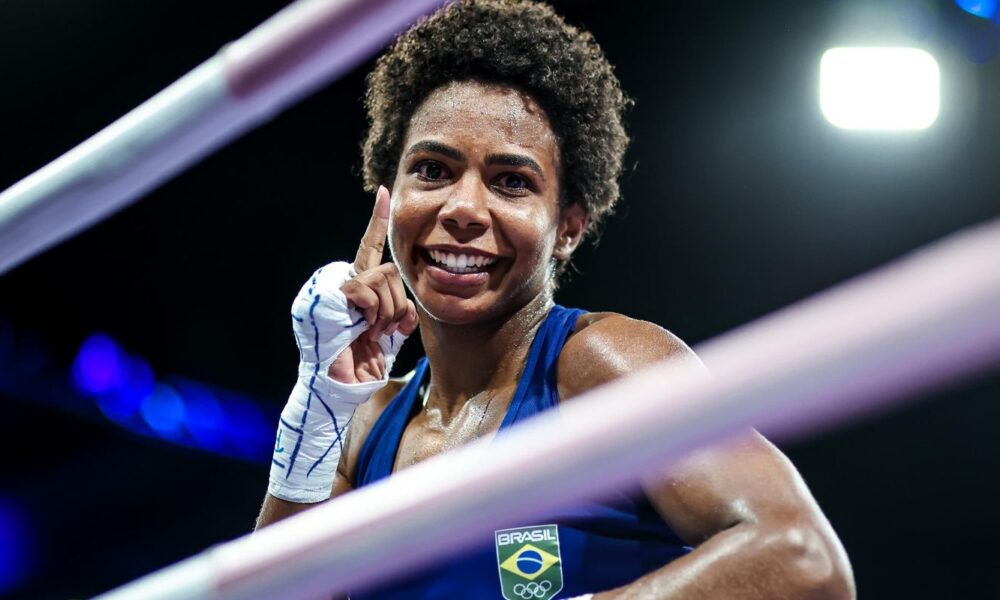 boxe:-jucielen-romeu-supera-norte-americana-e-vai-as-quartas-em-paris