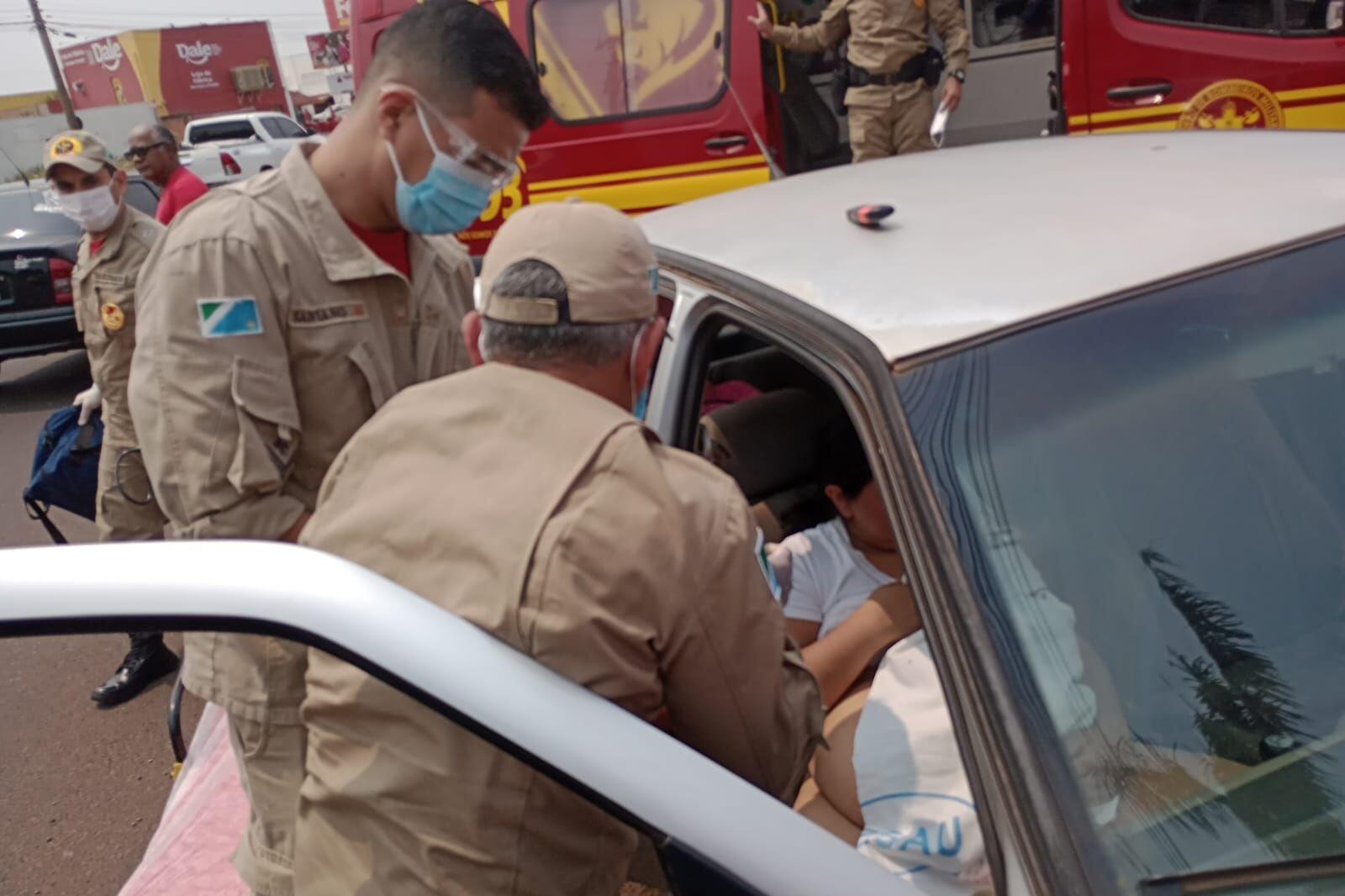 video:-mulher-vai-abastecer-o-carro-e-acaba-dando-a-luz-em-posto-de-gasolina-de-campo-grande