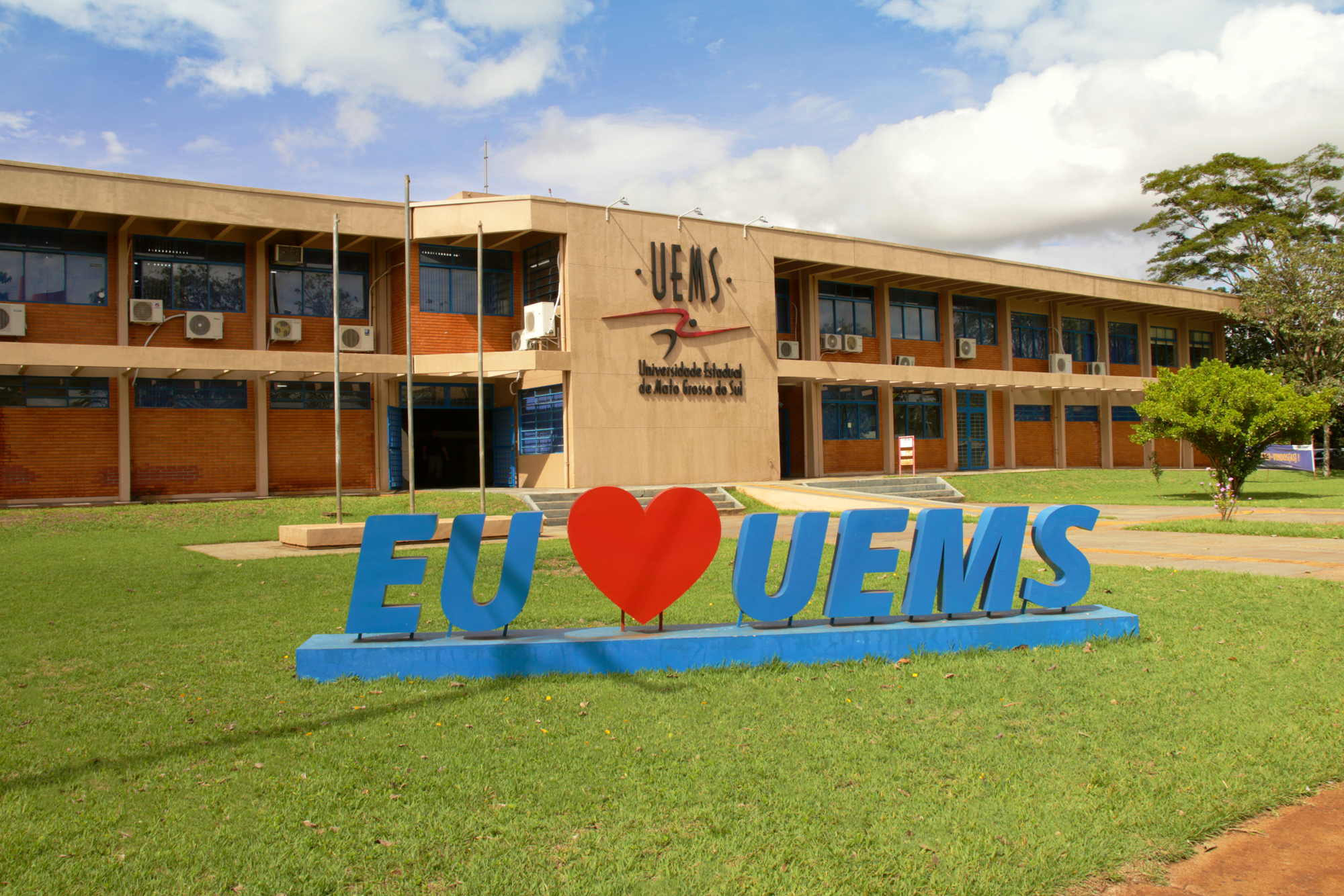 uems-abre-12-vagas-em-concurso-publico-para-docentes;-confira-as-vagas-–-folha-de-dourados-–-noticias-de-dourados-ms-e-regiao