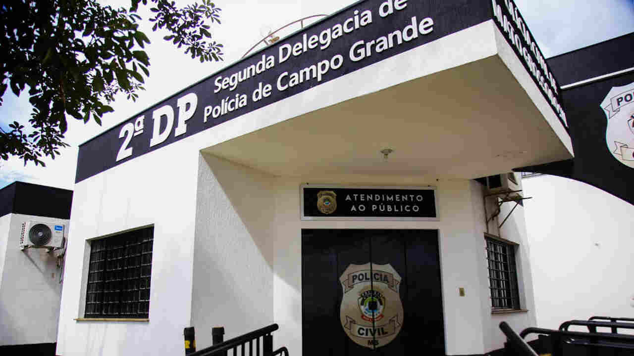 mulher-e-obrigada-a-entrar-em-carro-de-agiota,-agredida-e-tem-arma-apontada-para-a-cabeca-em-campo-grande