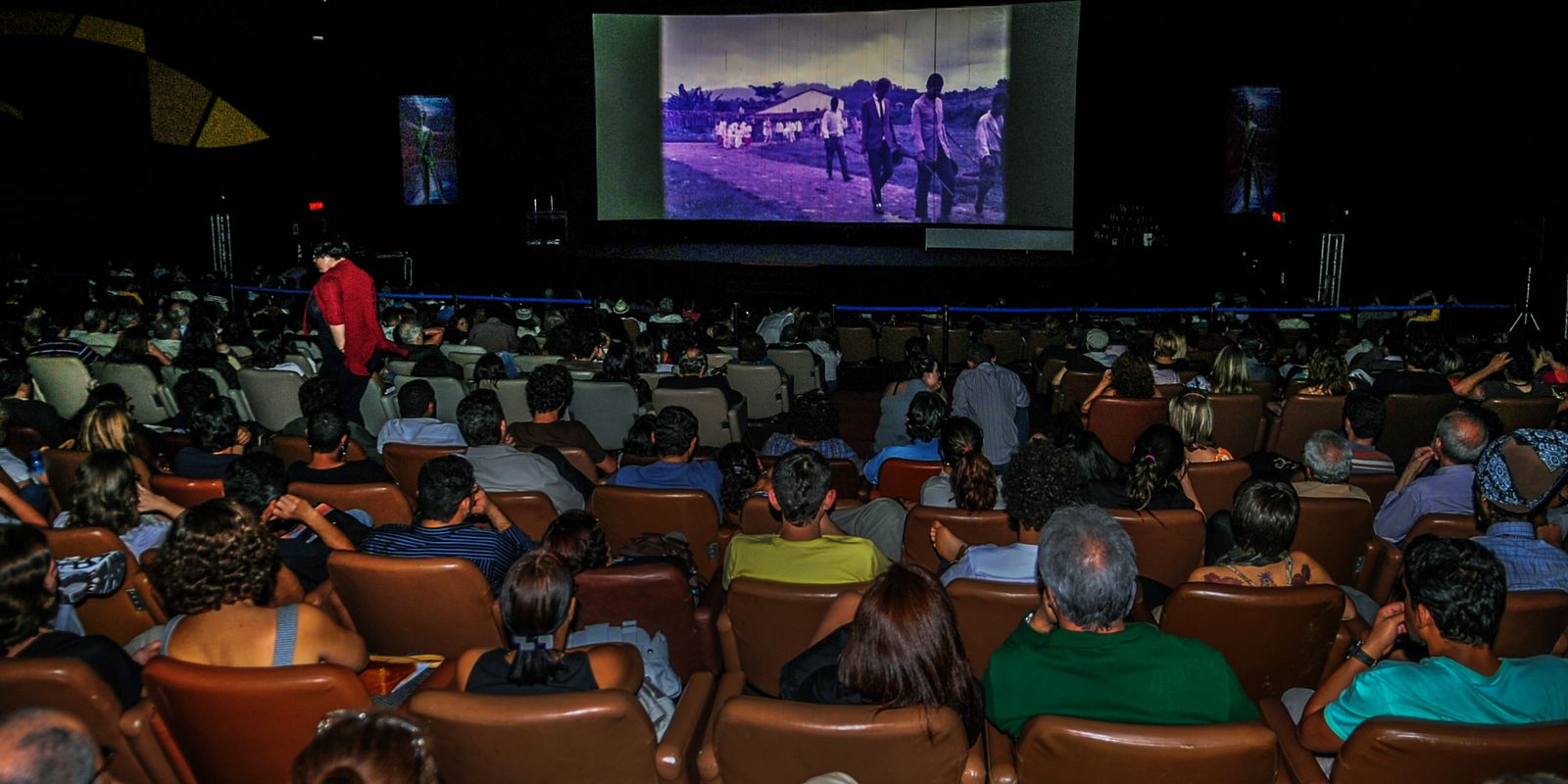 sp:-mostra-leva-publico-a-refletir-sobre-tensoes-politicas-no-brasil
