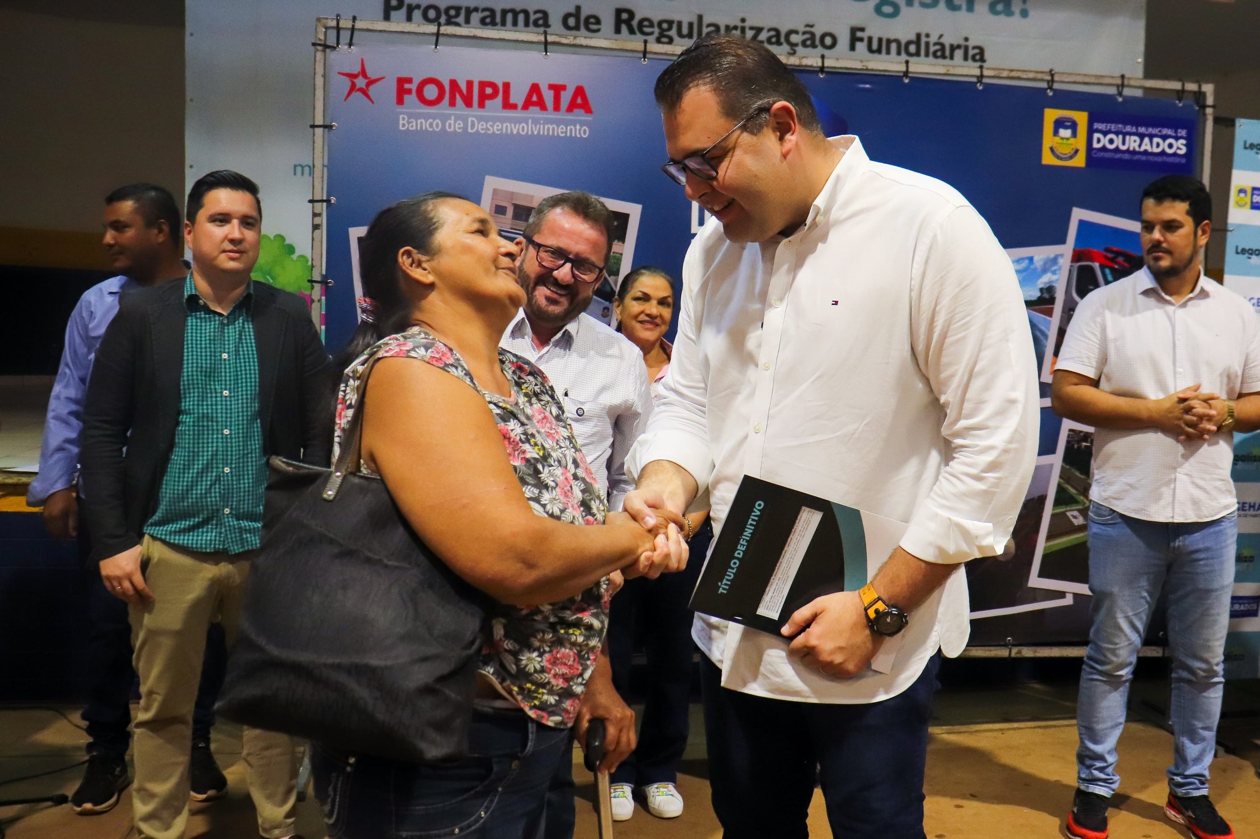 prefeitura-entrega-escrituras-de-imoveis-e-assina-mais-de-200-contratos-de-programa-habitacional-|-portal-prefeitura-de-dourados