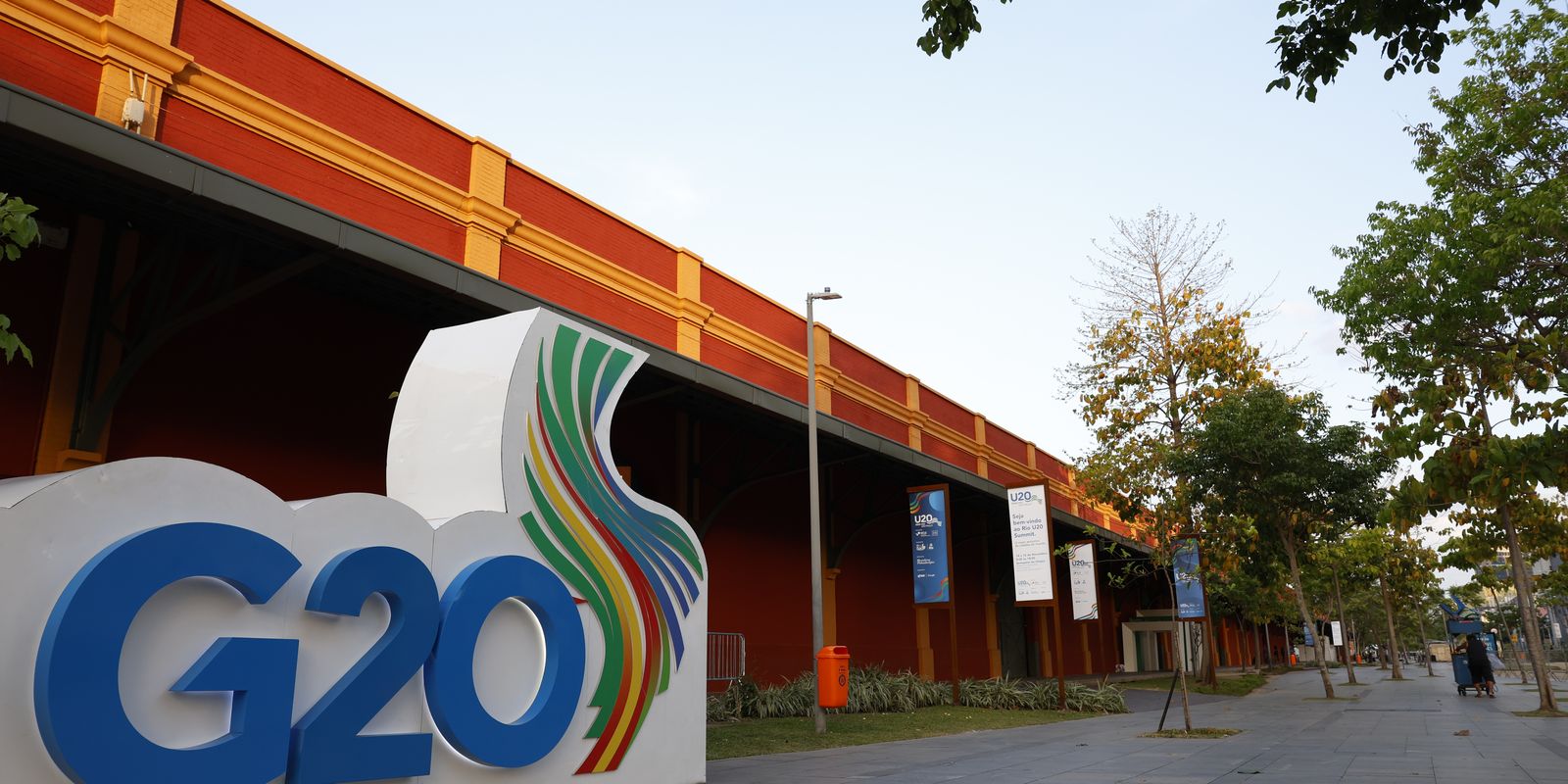 publico-chega-cedo-ao-porto-do-rio-para-participar-do-g20-social