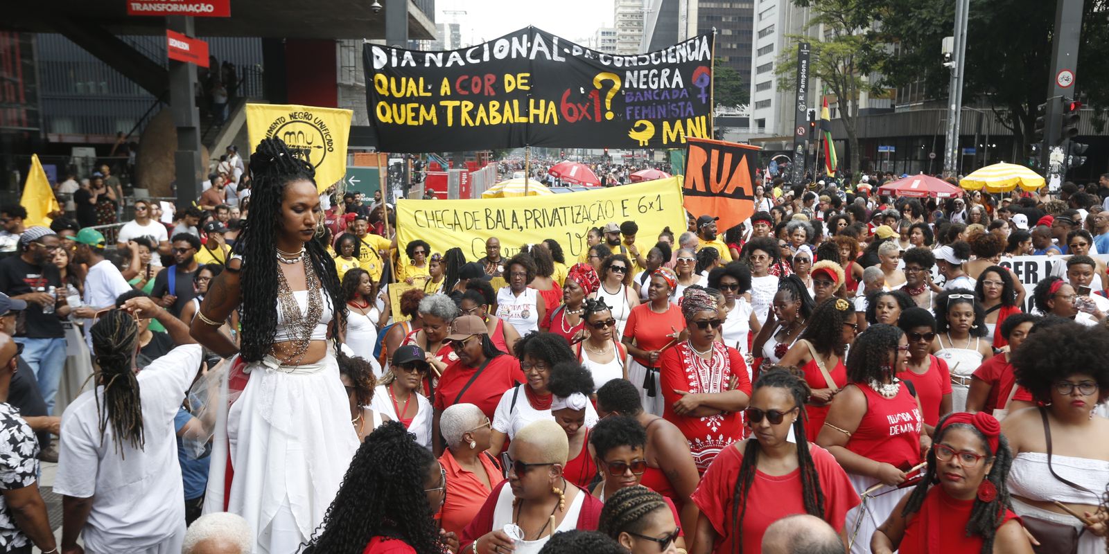 marcha-do-dia-da-consciencia-negra-reune-centenas-de-pessoas-em-sp