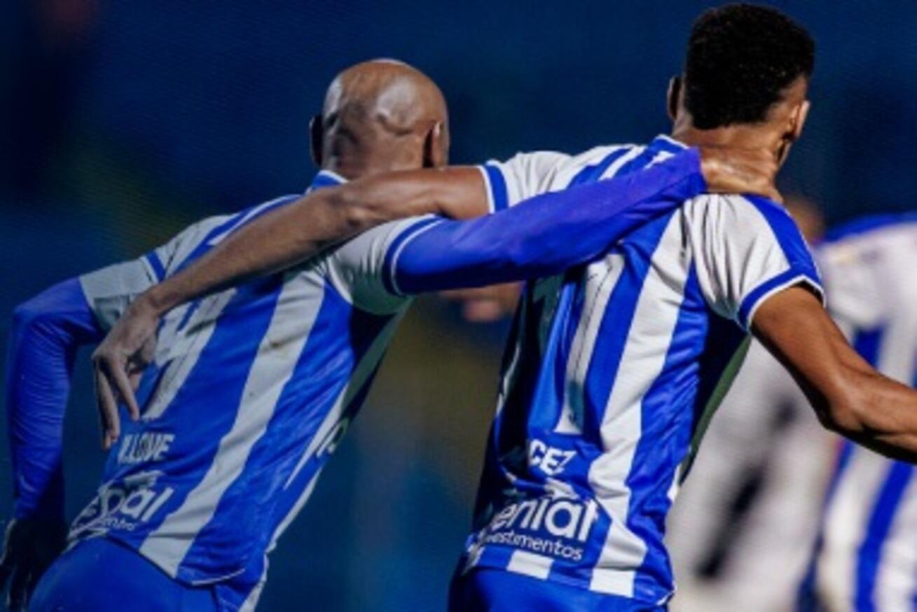 avai-vence-a-rebaixada-ponte-preta-em-jogo-morno-na-despedida-da-serie-b