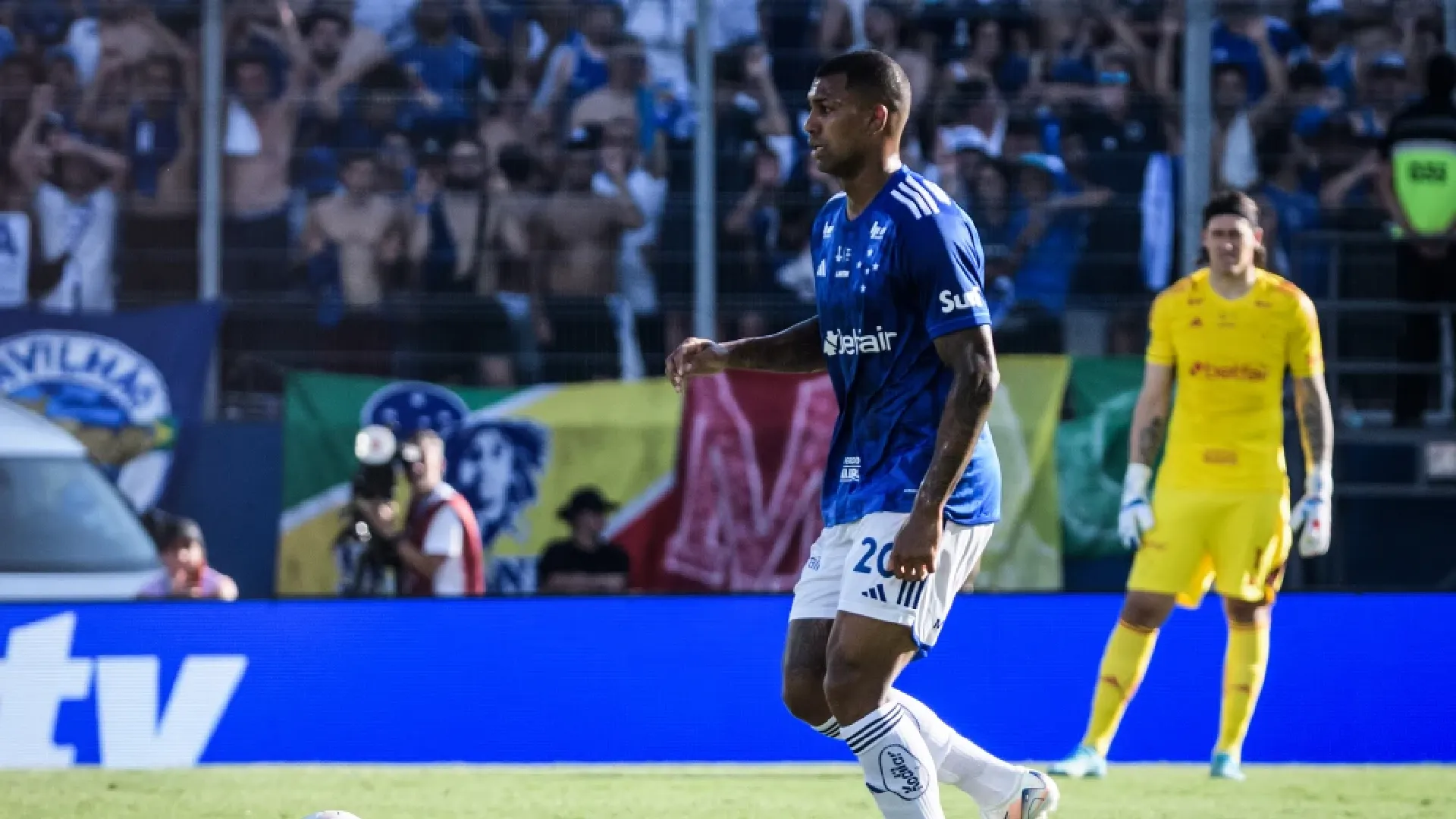 cruzeiro-paga-por-apatia-no-1o-tempo,-e-racing-conquista-a-copa-sul-americana