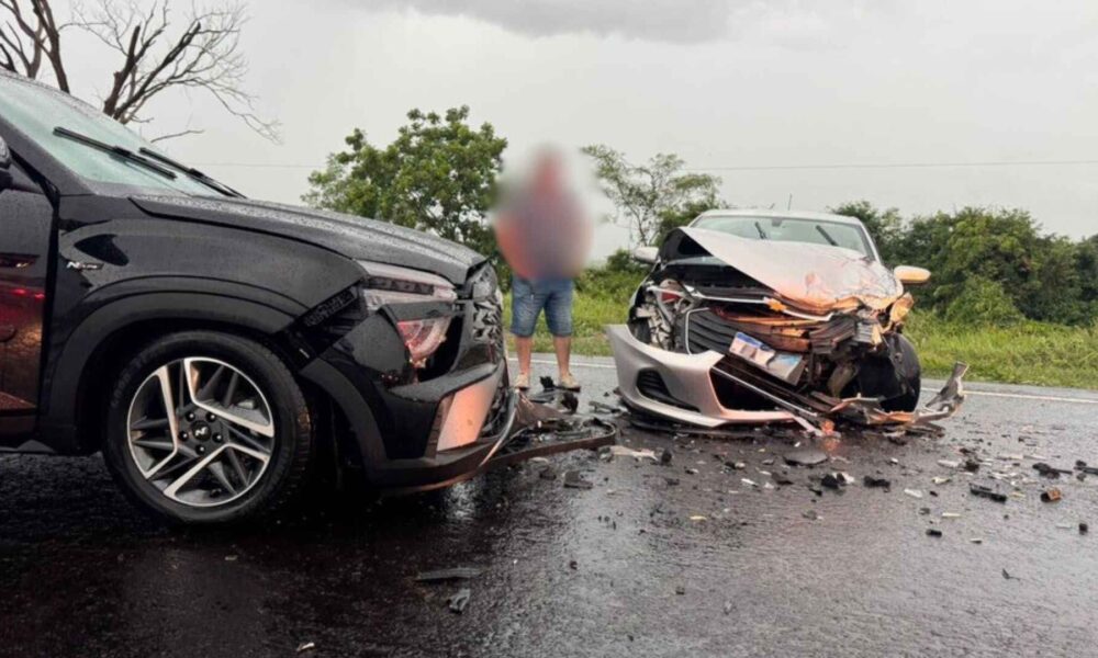 dois-ficam-feridos-apos-batida-frontal-entre-carros-na-br-376-em-ms