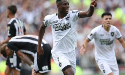 botafogo-encerra-30-anos-de-sofrimento,-bate-o-atletico-mg-e-e-campeao-da-libertadores