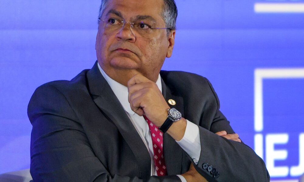 dino-suspende-o-pagamento-de-r$-4,2-bilhoes-em-emendas-de-comissao