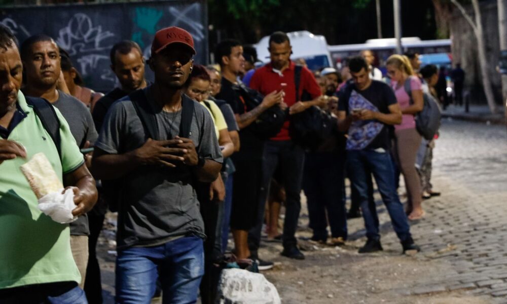 queda-no-desemprego-em-2024-e-consistente,-diz-coordenadora-do-ibge