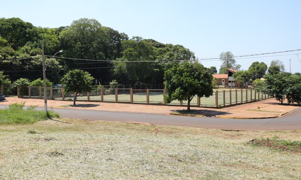 prefeitura-faz-limpeza-e-revitalizacao-da-area-interna-e-externa-da-feira-municipal-|-portal-prefeitura-de-dourados