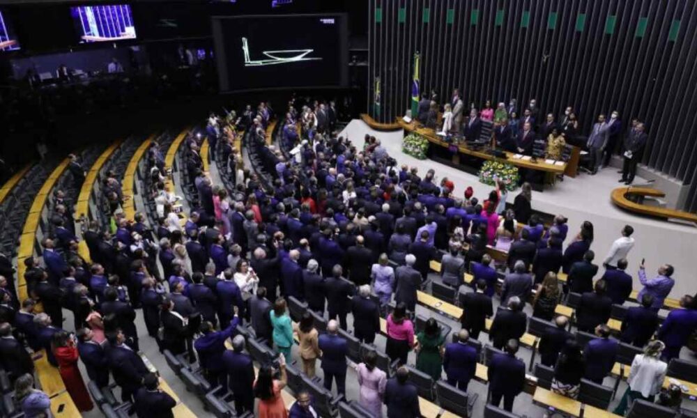 relatado-por-deputado-de-ms,-projeto-que-obriga-exame-em-caso-suspeito-de-covid-avanca-no-congresso