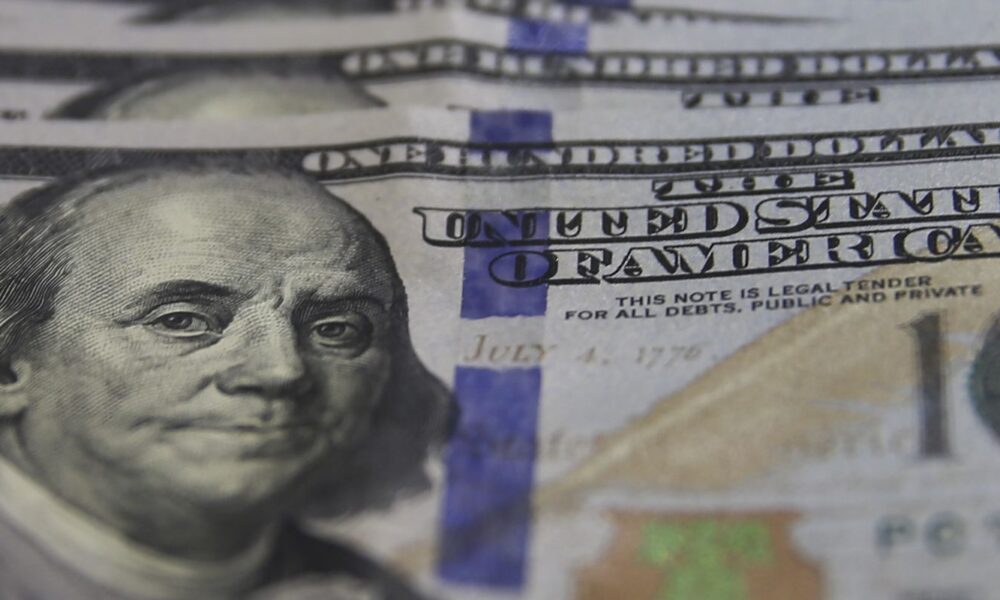 dolar-cai-para-r$-6,04-com-inflacao-moderada-nos-eua