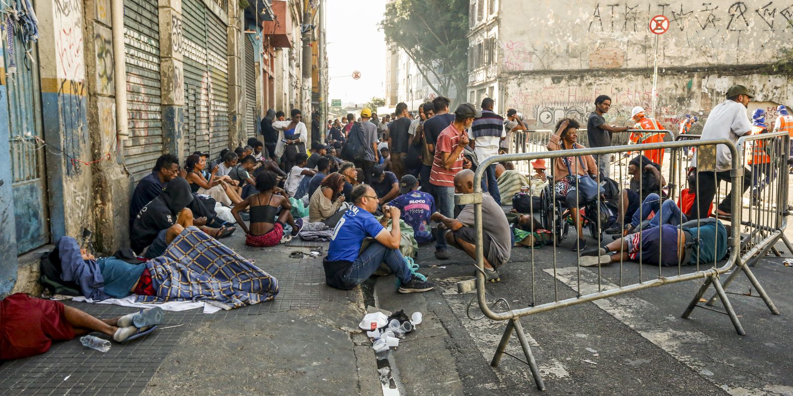 estrutura-da-prefeitura-leva-a-confinamento-de-pessoas-na-cracolandia