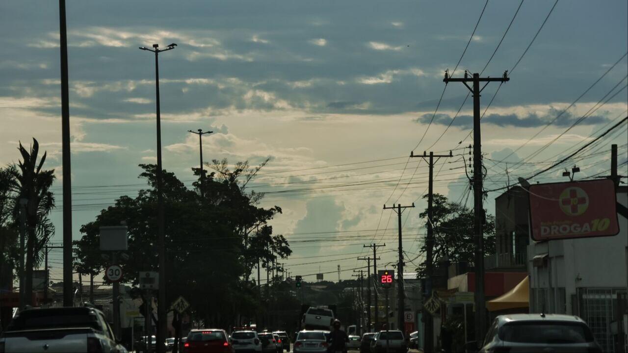 tipico-de-verao,-quinta-feira-sera-de-calor-e-chance-de-chuva-em-ms