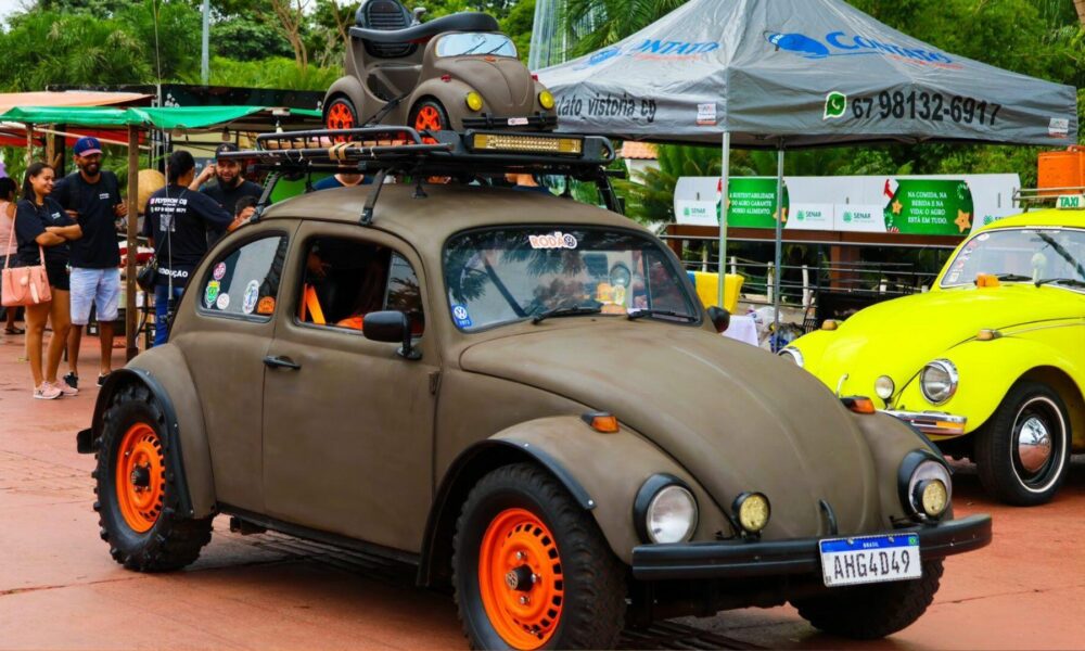 vintages-e-personalizados:-encontro-reune-diversos-modelos-de-fuscas-nos-altos-da-avenida-afonso-pena