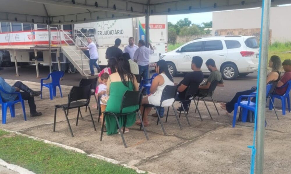 carreta-da-justica-presta-atendimento-a-130-pessoas-em-figueirao