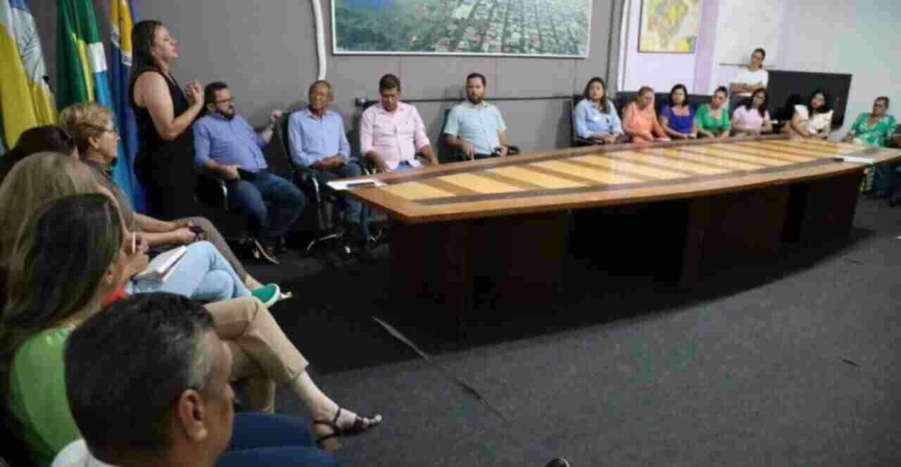 vereadores-e-diretores-de-escolas-de-dourados-debatem-condicoes-de-trabalho-e-valorizacao