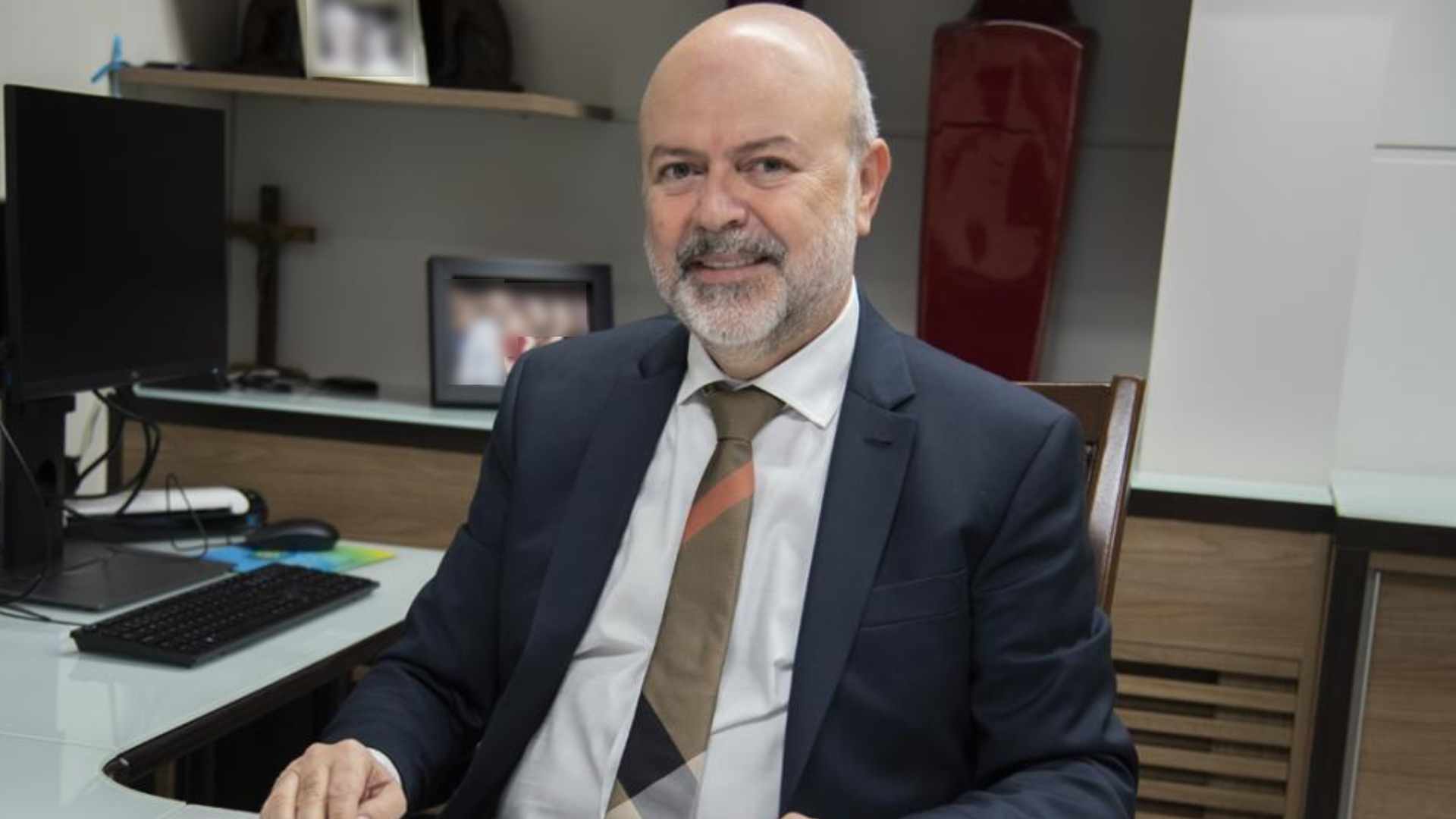 [-bastidores-]-outro-sem-paradeiro?-conselheiro-afastado-e-cobrado-em-diario-oficial