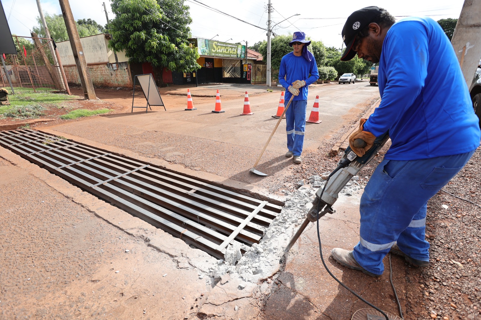prefeitura-faz-reparos-em-bocas-de-dragao-que-incomodavam-moradores-–-portal-prefeitura-de-dourados