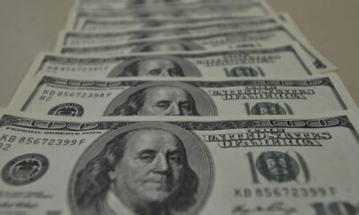 dolar-cai-para-r$-5,76-e-fecha-no-menor-nivel-desde-novembro