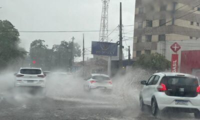 com-alerta-em-todo-o-estado,-chuva-forte-atinge-campo-grande-e-deixa-ruas-alagadas