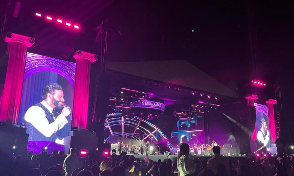 gusttavo-lima-inicia-show-com-orquestra,-mas-musica-sanfonada-faz-campo-grandenses-dancarem-agarradinho