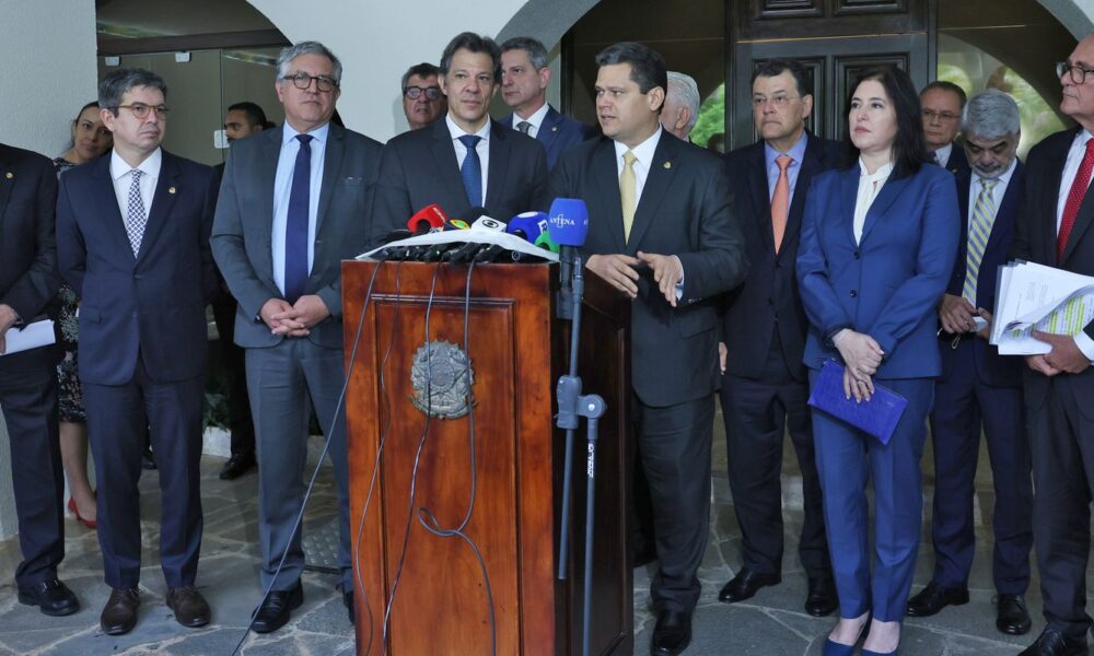 ao-lado-de-ministros,-alcolumbre-promete-colaboracao-com-o-governo