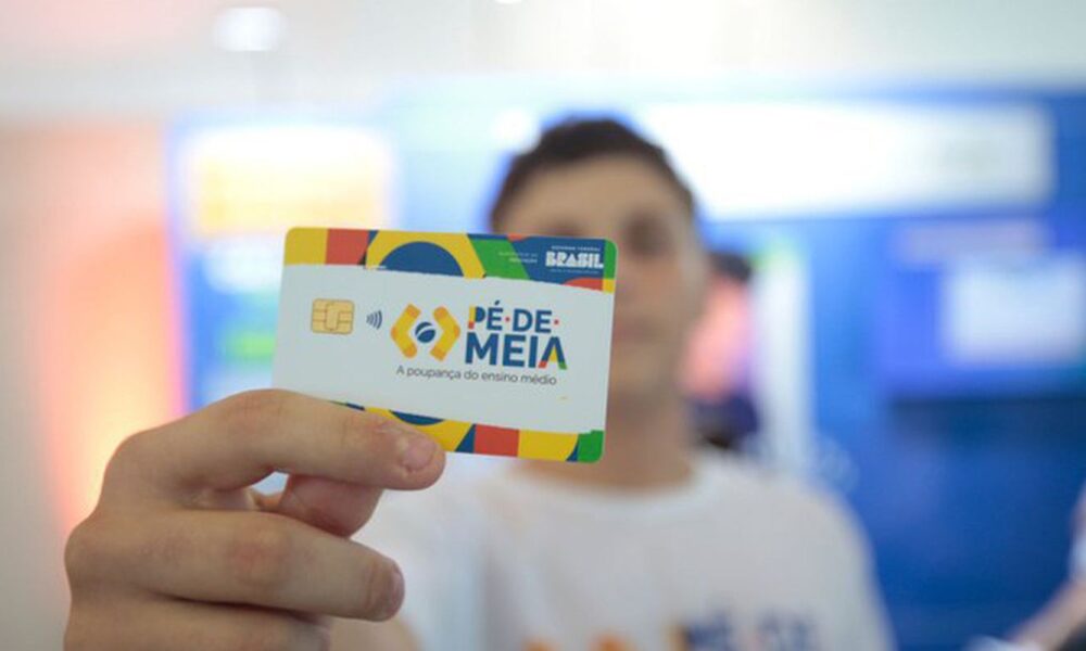 pe-de-meia-sera-pago-ainda-neste-mes,-diz-ministro-da-educacao