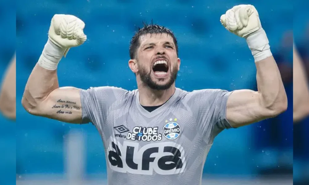 em-jogo-com-confusao,-volpi-brilha-nos-penaltis-e-gremio-avanca-a-8a-final-seguida-do-gauchao