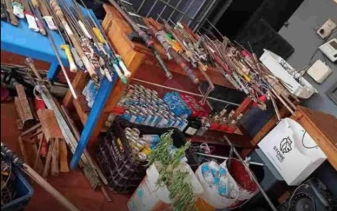 armas-artesanais,-bebidas-e-drogas-sao-apreendidas-em-presidio-na-fronteira