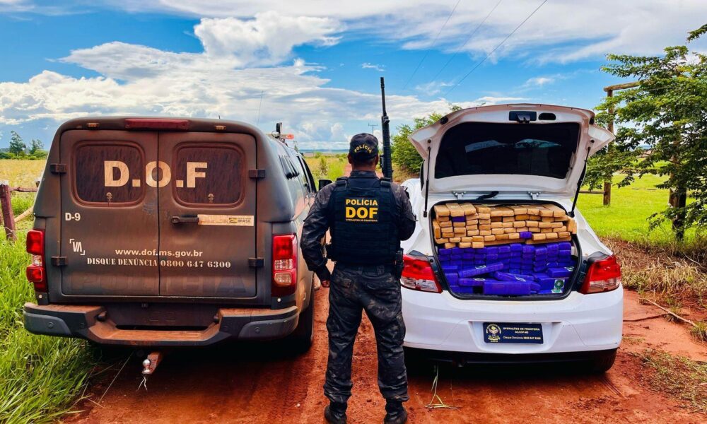 traficante-foge-e-abandona-carro-com-mais-de-meia-tonelada-de-maconha