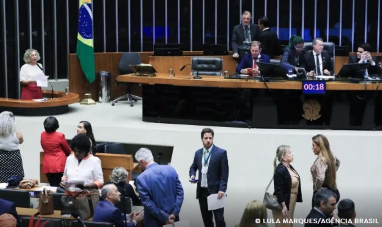 camara-aprova-atendimento-prioritario-para-maes-e-pais-atipicos-no-sus