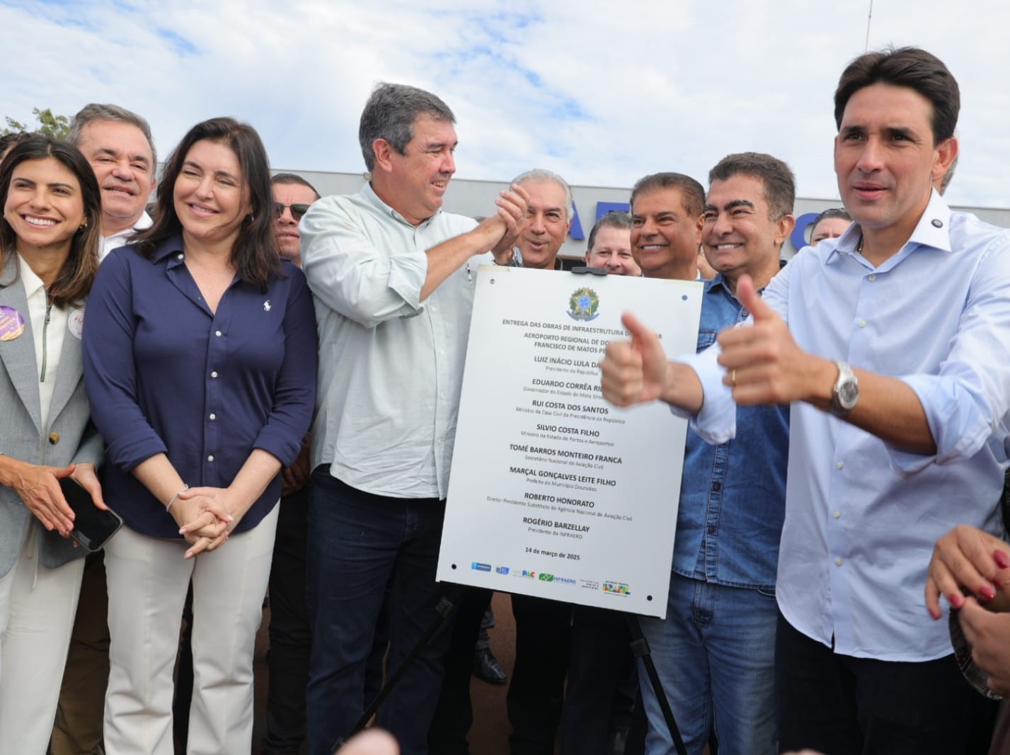primeiro-ato-dos-ministros-em-dourados-foi-entrega-simbolica-da-pista-do-aeroporto-–-portal-prefeitura-de-dourados