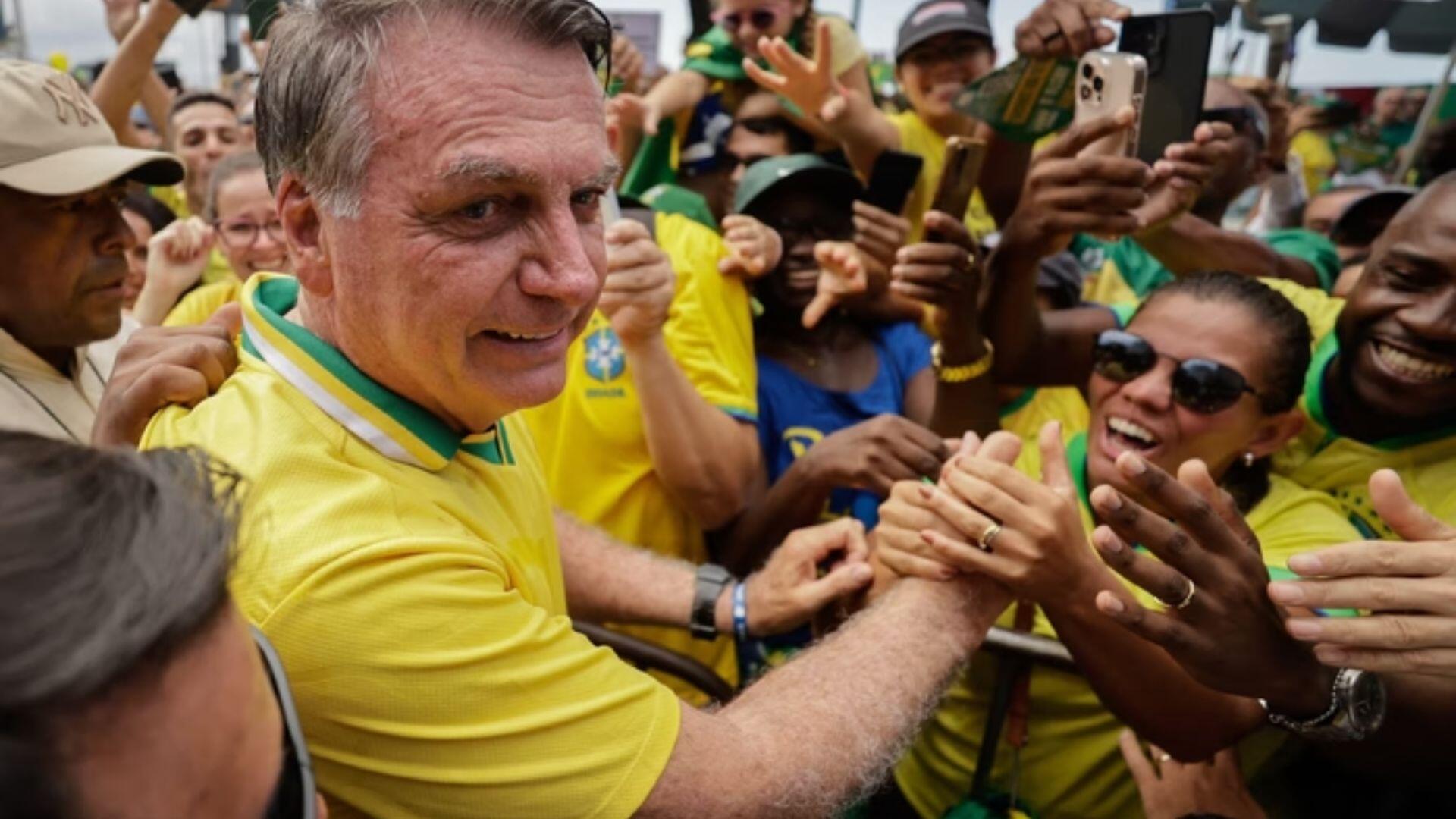 bolsonaro-pede-anistia-aos-condenados-do-'8-de-janeiro'-em-evento-no-rio-de-janeiro