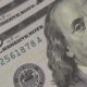 dolar-cai-para-r$-5,64-e-fecha-no-menor-valor-desde-outubro