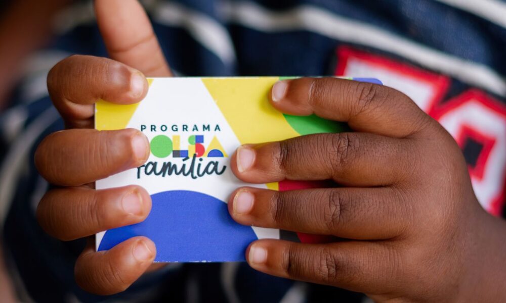 caixa-paga-bolsa-familia-a-beneficiarios-com-nis-de-final-4